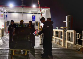 عودة عدد من المواطنين من الجمهورية الإسلامية الإيرانية إلى سلطنة عُمان