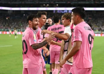 من سيدة مُسنة .. عرض زواج مفاجئ لميسي في كأس العالم للأندية!