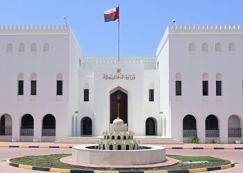 وزارة الخارجية: تأمين عودة 123 مواطنًا عبر مدينة بندر عباس