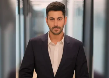 جدل حول أسباب إقالة المتحدث باسم نتنياهو قبل رحلة واشنطن