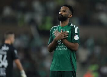 “التحقق من مصدر أموال اللاعب!” .. تطور جديد يهدد الأهلي وفراس البريكان أمام مركز التحكيم