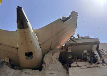 التحقيق في تحطم الطائرة الهندية الشهر الماضي يكشف مفاجأة بمفتاح الوقود