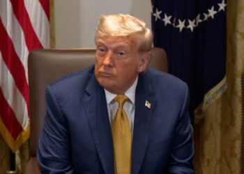 الرئيس الأمريكي يقرر فرض رسوم جمركية على 3 دول عربية