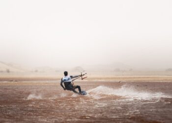 بمشاركة دولية واسعة.. ختام مهرجان عُمان للتزلج المظلي 2025 في ولاية صور