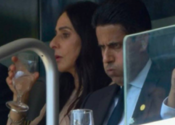 شاهد رد فعل ناصر الخليفي بعد هزيمة باريس سان جيرمان في كأس العالم للأندية (فيديو)