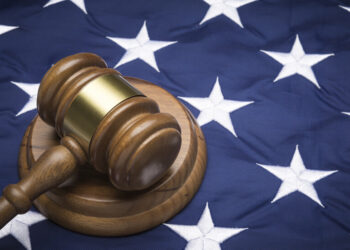 فضيحة في ولاية ألاباما الأمريكية.. معلمة تقيم "علاقة جنسية" مع طالبة