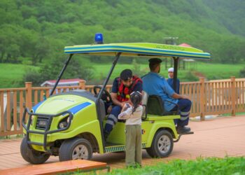 هيئة الدفاع المدني والإسعاف تكثف جهودها الميدانية في المواقع السياحية بمحافظة ظفار