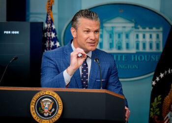 البنتاغون غاضب من نشر تفاصيل حساسة تعرض وزير الدفاع الأمريكي للخطر