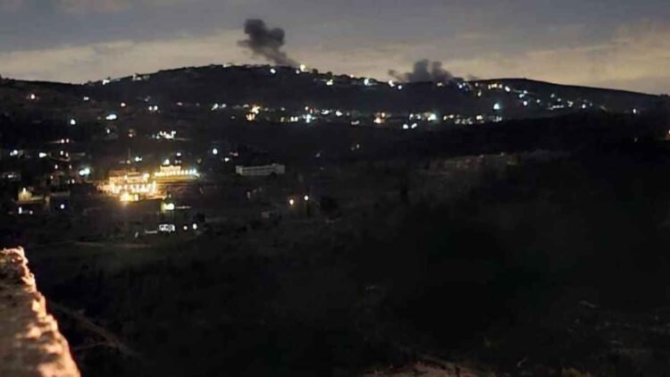 إسرائيل تشن غارات عنيفة على مواقع لحزب الله في جنوب لبنان