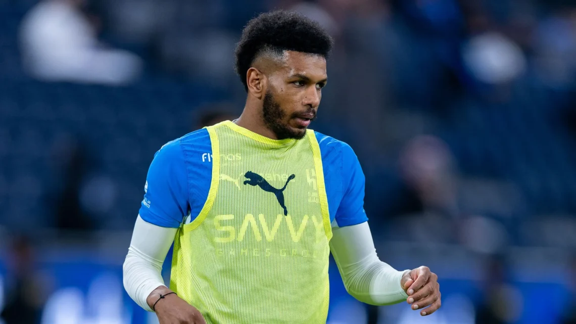 بين محاولة إثبات نفسه واحتمالية إحداث كارثة .. تدخل علي البليهي في مران الهلال على زميله يثير القلق