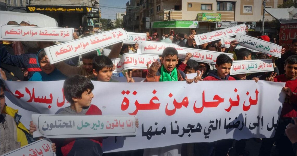 تحقيق يكشف صفقة سرية لتهجير فلسطينيين من غزة إلى جنوب السودان بتمويل إماراتي ودعم أمريكي