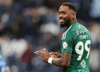 “نجم الأهلي يتوهم بأشياء غير حقيقية!” .. اتحاد الكرة السعودي يرد رسميًا على تصريحات إيفان توني الصادمة