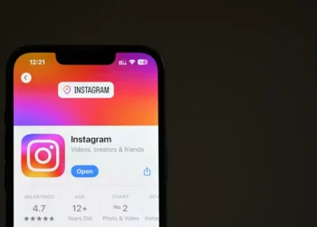 “إنستغرام”.. ميزة جديدة لكشف “الكذب في العمر”