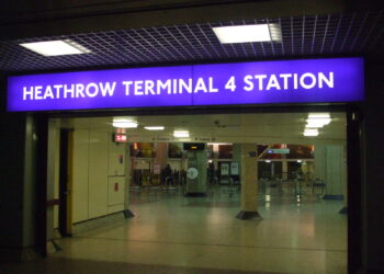 بريطانيا.. إخلاء مبنى الركاب رقم 4 بمطار هيثرو الدولي في لندن لاحتمال وجود "مادة خطرة"