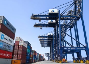 التصنيف الائتماني لسلطنة عُمان عند مستوى الجدارة الاستثمارية "BBB-"