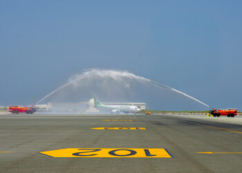 مطارُ مسقط الدولي يستقبل أولى رحلات الخطوط الجويّة العراقيّة